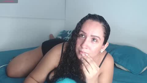 hadid online show from 11/02/25, 12:02