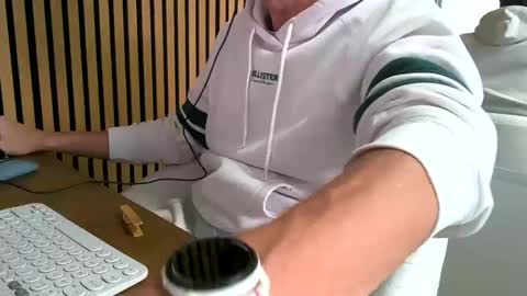 Snapshot of belami_france chatting on 10/08/25, 08:12 SexFriendFrance online show from 10/08/25, 08:12