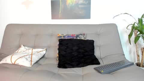 Snapshot of belamiramil chatting on 02/27/25, 02:42 independent model online show from 02/27/25, 02:42