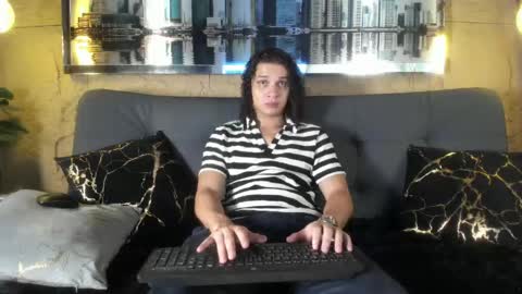 independent model online show from 05/16/26, 10:23