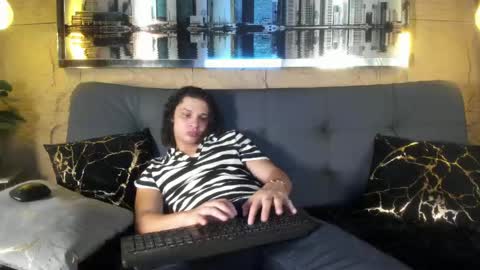 independent model online show from 05/16/26, 10:36