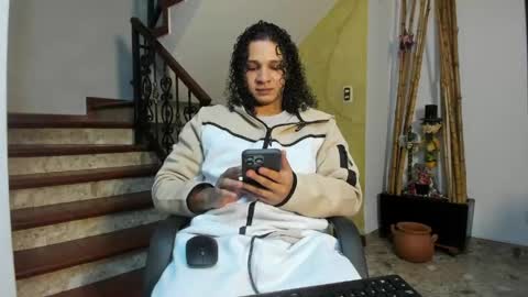 independent model online show from 06/01/26, 11:50