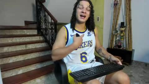 independent model online show from 06/02/26, 10:45