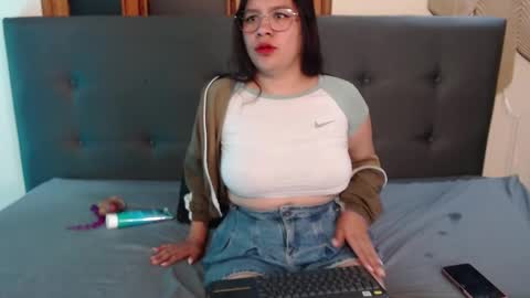 Snapshot of belen_green chatting on 03/26/26, 10:43 Belen online show from 03/26/26, 10:43