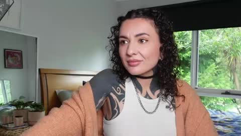 Snapshot of belen_osqura chatting on 05/27/26, 03:25 Alt Aussie online show from 05/27/26, 03:25