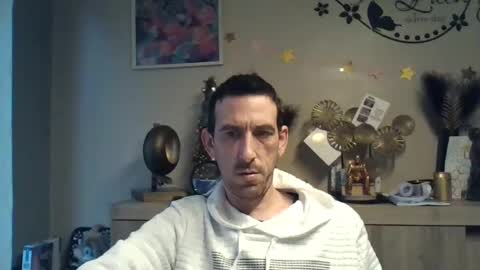 Snapshot of belgianboy33 chatting on 12/17/24, 08:34 Dreamcock online show from 12/17/24, 08:34