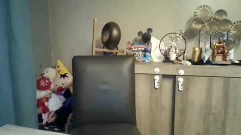 Snapshot of belgianboy33 chatting on 10/04/25, 05:49 Dreamcock online show from 10/04/25, 05:49