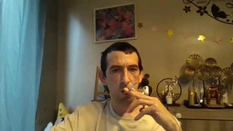 Snapshot of belgianboy33 chatting on 10/08/25, 06:44 Dreamcock online show from 10/08/25, 06:44