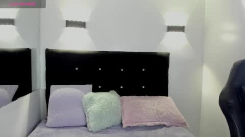 Bella online show from 09/30/25, 02:22