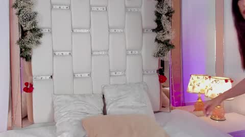 Snapshot of belindareyes chatting on 12/27/24, 02:58 Bel  online show from 12/27/24, 02:58