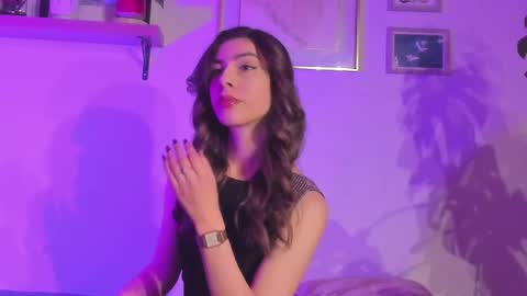 Snapshot of belindareyes chatting on 09/21/25, 02:35 Bel  online show from 09/21/25, 02:35