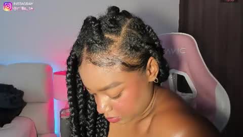 Snapshot of belkis_mills chatting on 07/10/26, 03:03 Belkis online show from 07/10/26, 03:03