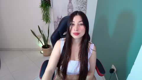 Snapshot of bella_99x chatting on 11/26/25, 12:28 Bel 3 online show from 11/26/25, 12:28