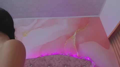 Snapshot of bella__sweets chatting on 11/29/25, 10:40 Melanie online show from 11/29/25, 10:40