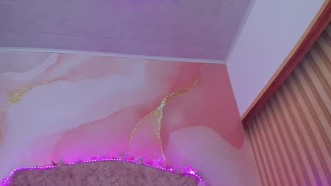 Snapshot of bella__sweets chatting on 01/08/26, 10:28 Melanie online show from 01/08/26, 10:28