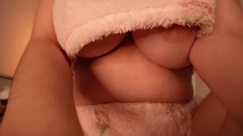 isabella online show from 12/03/25, 10:52