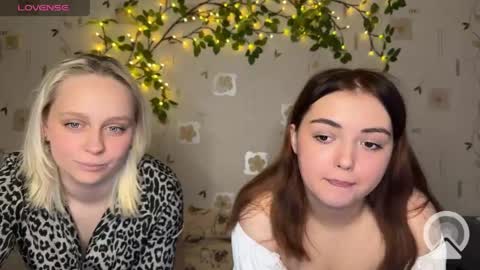 Snapshot of bella_and_alice chatting on 05/12/26, 04:15 bella_and_alice online show from 05/12/26, 04:15