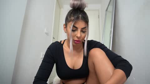 Emma  Bella online show from 10/02/25, 11:45