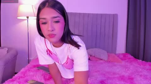 bella_blossom_ online show from 06/05/26, 11:49