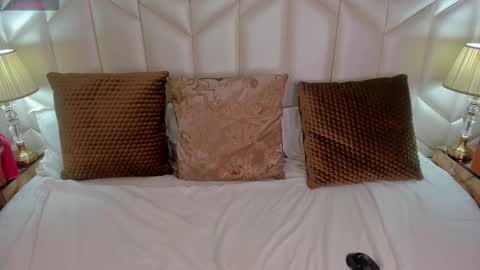 BELLA online show from 10/28/25, 01:58