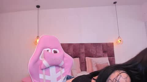 Snapshot of bella_clarck chatting on 10/31/25, 02:45 BELLA CLARCK online show from 10/31/25, 02:45