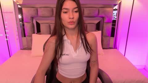 Snapshot of bella_clark2 chatting on 01/08/26, 01:13 Bella online show from 01/08/26, 01:13