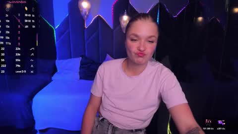 Bella online show from 10/31/25, 07:26