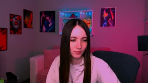 Snapshot of bella_dorn chatting on 04/27/26, 12:14 Bella online show from 04/27/26, 12:14