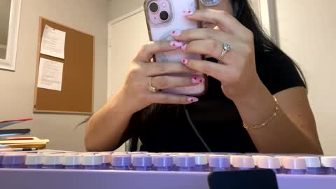 bella_dulce online show from 02/19/25, 07:48