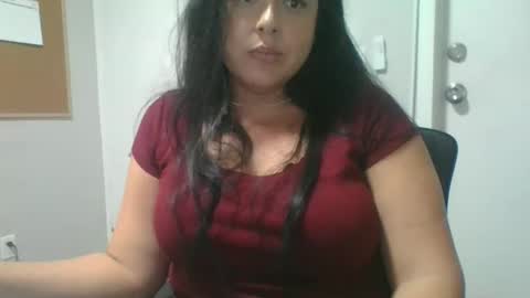 bella_dulce online show from 11/04/25, 10:42