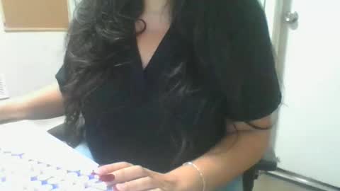 bella_dulce online show from 11/05/25, 06:41