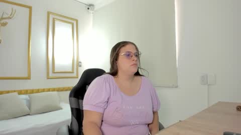 Snapshot of bella_fernand chatting on 01/08/26, 08:44 B E L L A online show from 01/08/26, 08:44