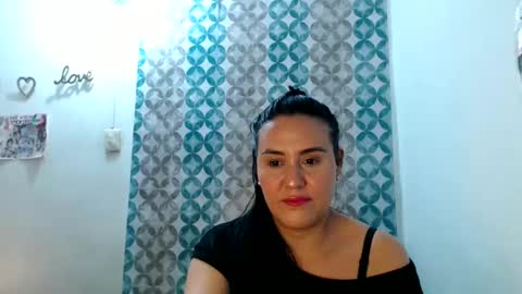 bella_florx online show from 10/29/25, 10:11