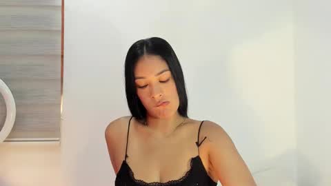 Laura online show from 02/02/26, 04:38