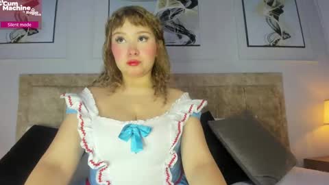 bella hiugs online show from 09/11/25, 12:49