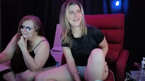 Snapshot of bella_james_1988 chatting on 09/15/25, 04:07 Bella James online show from 09/15/25, 04:07