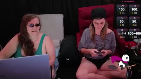 Snapshot of bella_james_1988 chatting on 10/28/25, 06:43 Bella James online show from 10/28/25, 06:43