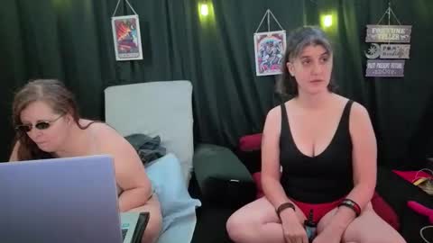 Snapshot of bella_james_1988 chatting on 11/16/25, 04:45 Bella James online show from 11/16/25, 04:45