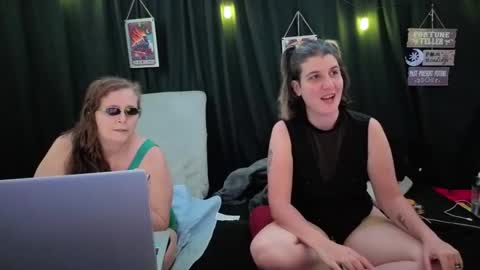 Snapshot of bella_james_1988 chatting on 11/18/25, 08:02 Bella James online show from 11/18/25, 08:02