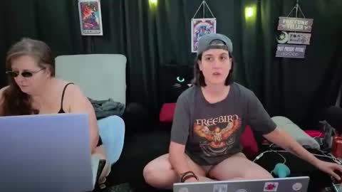 Snapshot of bella_james_1988 chatting on 11/21/25, 04:38 Bella James online show from 11/21/25, 04:38