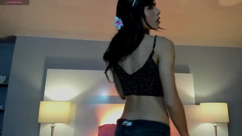 Snapshot of bella_jhonns chatting on 04/27/26, 09:57 BELLA online show from 04/27/26, 09:57