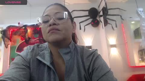 lady online show from 10/23/25, 12:04