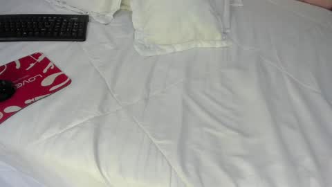 Mia online show from 09/10/25, 12:27