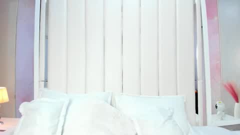 Mia online show from 10/16/25, 01:01