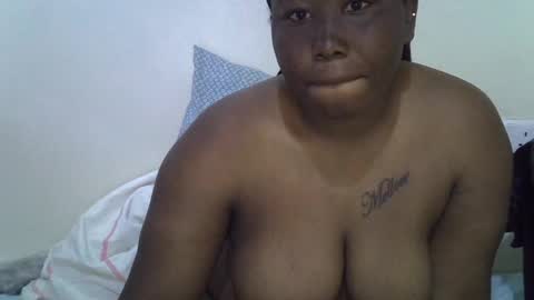 Snapshot of bella_noire1 chatting on 06/16/26, 06:27 bella_noire1 online show from 06/16/26, 06:27