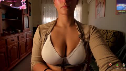 bella_pocahontas3 online show from 12/15/24, 04:04