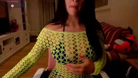 bella_pocahontas3 online show from 10/15/25, 09:59