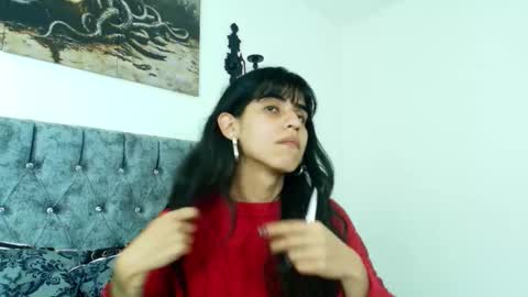 Snapshot of bella_poisonous chatting on 11/20/25, 01:17 Bella online show from 11/20/25, 01:17