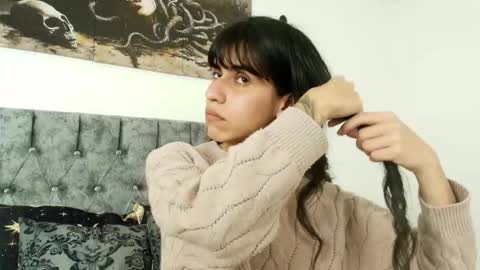 Snapshot of bella_poisonous chatting on 12/03/25, 01:13 Bella online show from 12/03/25, 01:13