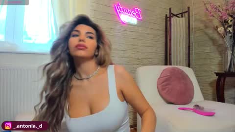 bella_posh online show from 02/03/26, 07:46